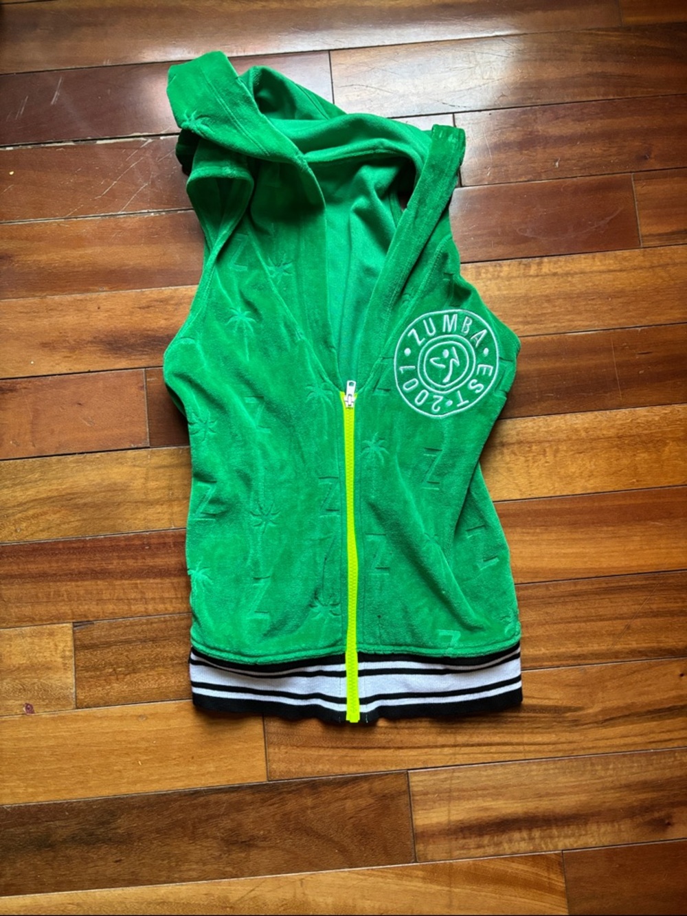 Zumba Fitness Green Hooded Sleeveless Zip Vest with Yellow Zipper